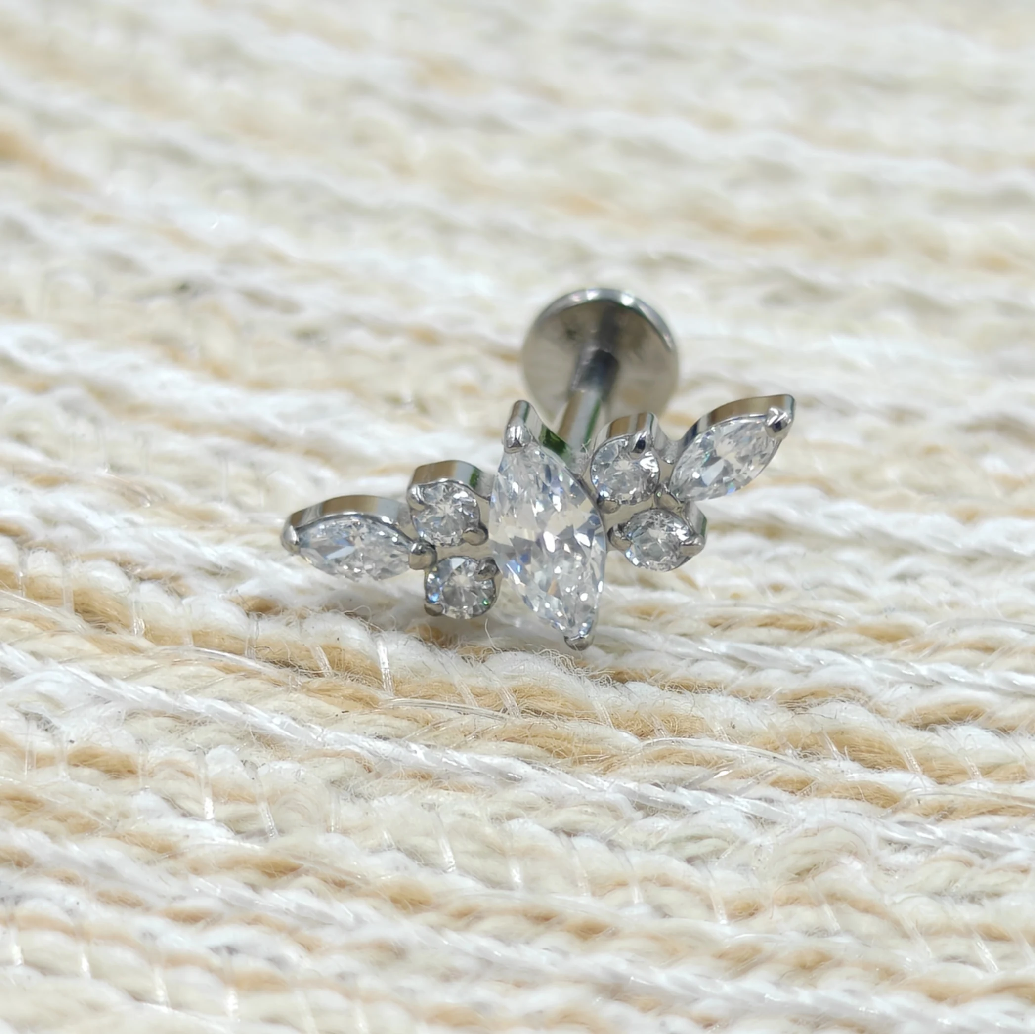 16G Implant Grade  ASTM F136 T - đánh giá và giá Cluster Stud Ear