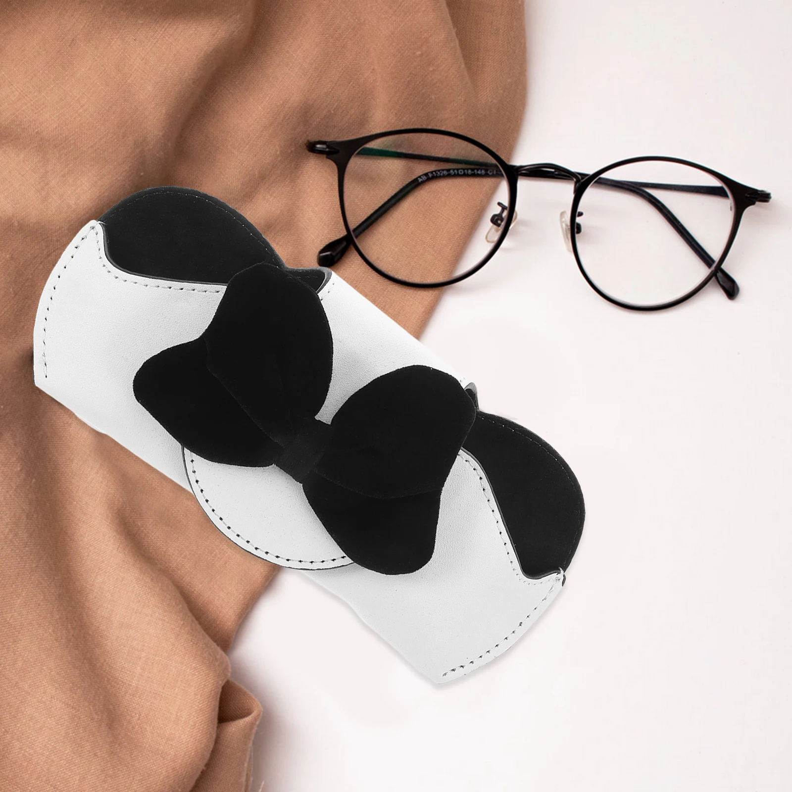 

Glasses Clip Holder Cloth Accessories Interior Creative Design Multi Functional Car Visor Clips Sunglasses Clip For Car Visor