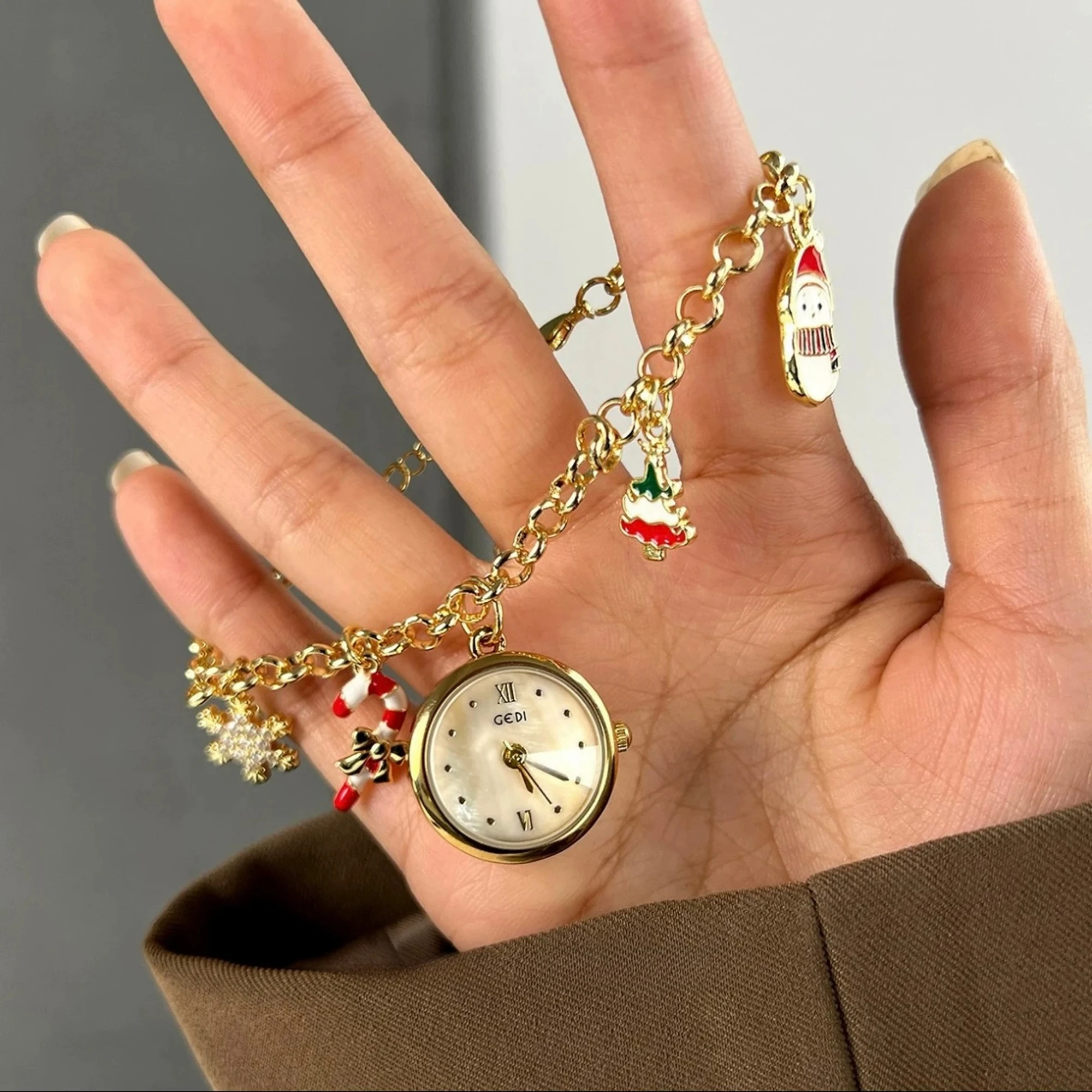 Ladies Watch Christmas Multi-element Pendant Design Quartz Watch Exquisite Niche Bracelet Ladies Holiday Gift - view 6