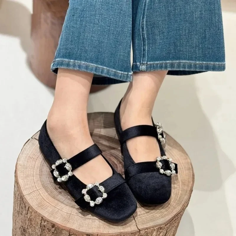 أحذية الخريف النسائية الجديدة من جلد الغزال كاجوال بمقدمة مربعة وحزام من حجر الراين الضحل وكعب منخفض