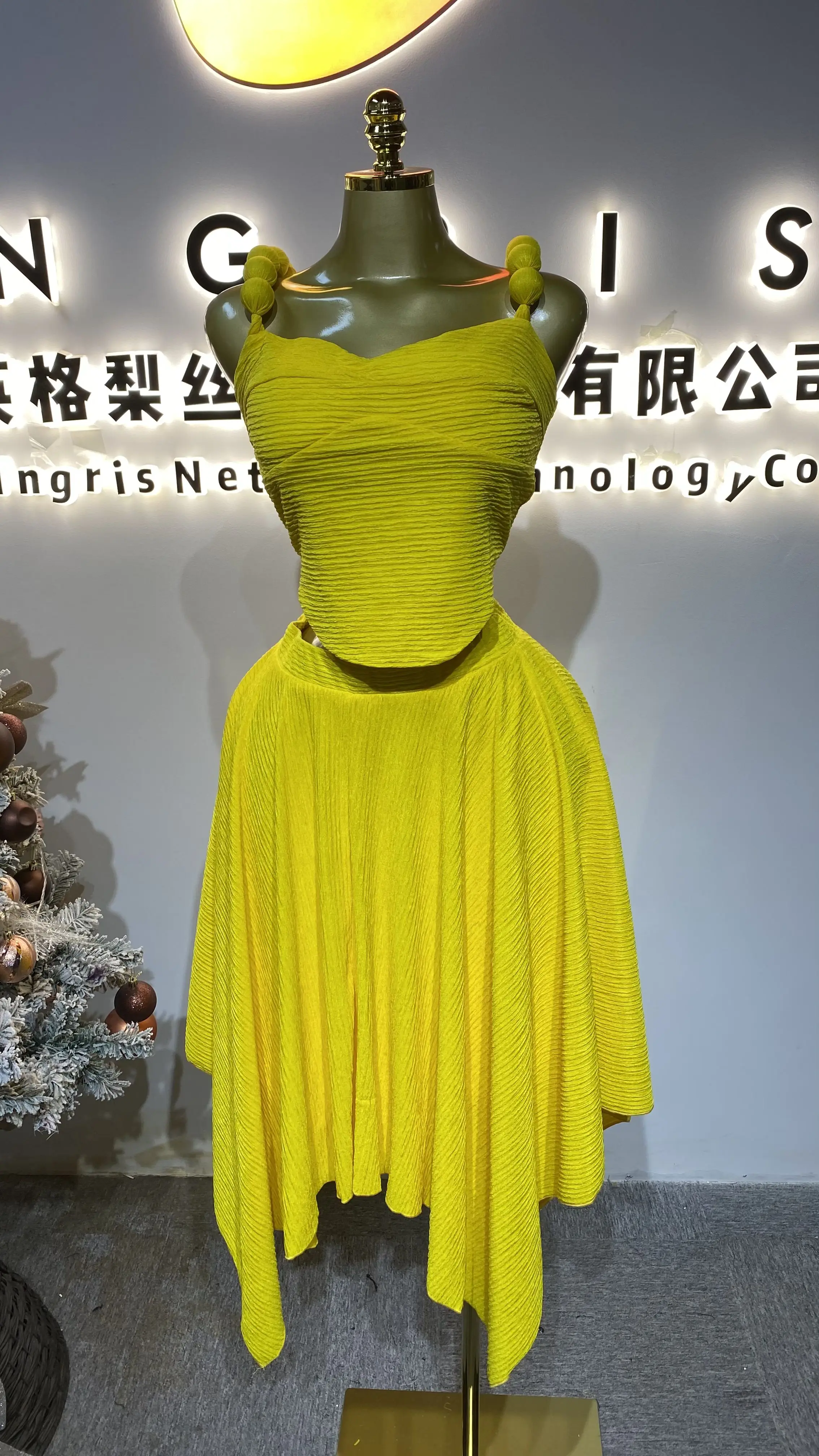 

Luxury quality fashion women's clothing street style sleeveless unique top and irregular maxi skirt 2-piece set-GZXX374