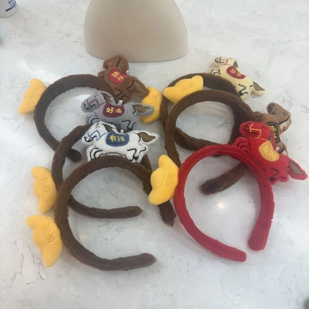 Aro de pelo de caballo de dibujos animados de felpa, tocado de Pony rojo con amuleto de la suerte, estilo chino, exquisita diadema de mascota de Año Nuevo, accesorio para fotografía