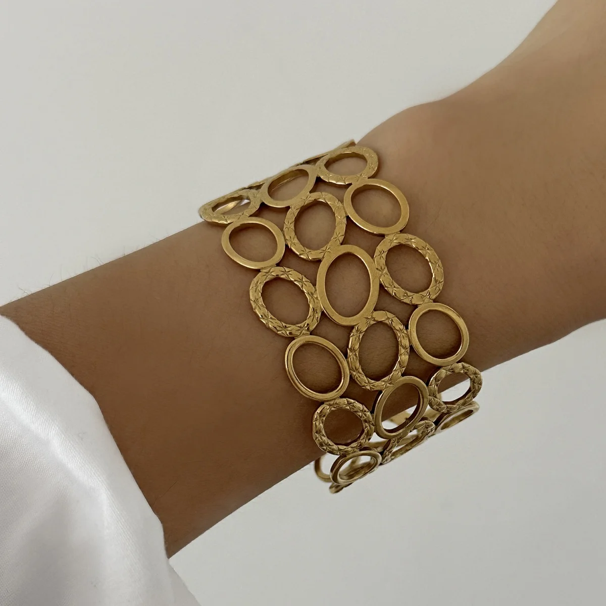 Einfache Edelstahl Hohl Oval Metall Offene Armbänder Für Frauen Männer Übertrieben Chunky Breite Runde Manschette Armreifen Punk Schmuck