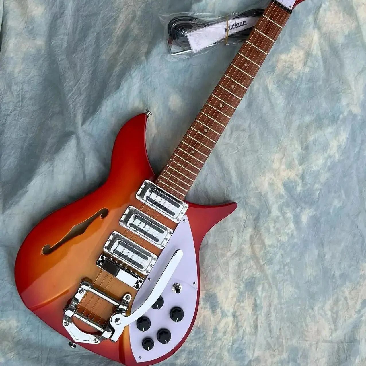 Nova Guitarra Ricken 325 2026, Cor Cherry Sunburst, Sistema