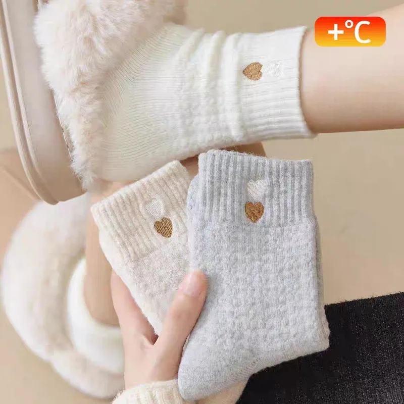 1/5 Paar dicke und schöne Mädchen-Mid-Tube-Socken mit zusätzlichem Fleece, warme und kältebeständige Wintersocken, Socken mit Herz-Stickerei