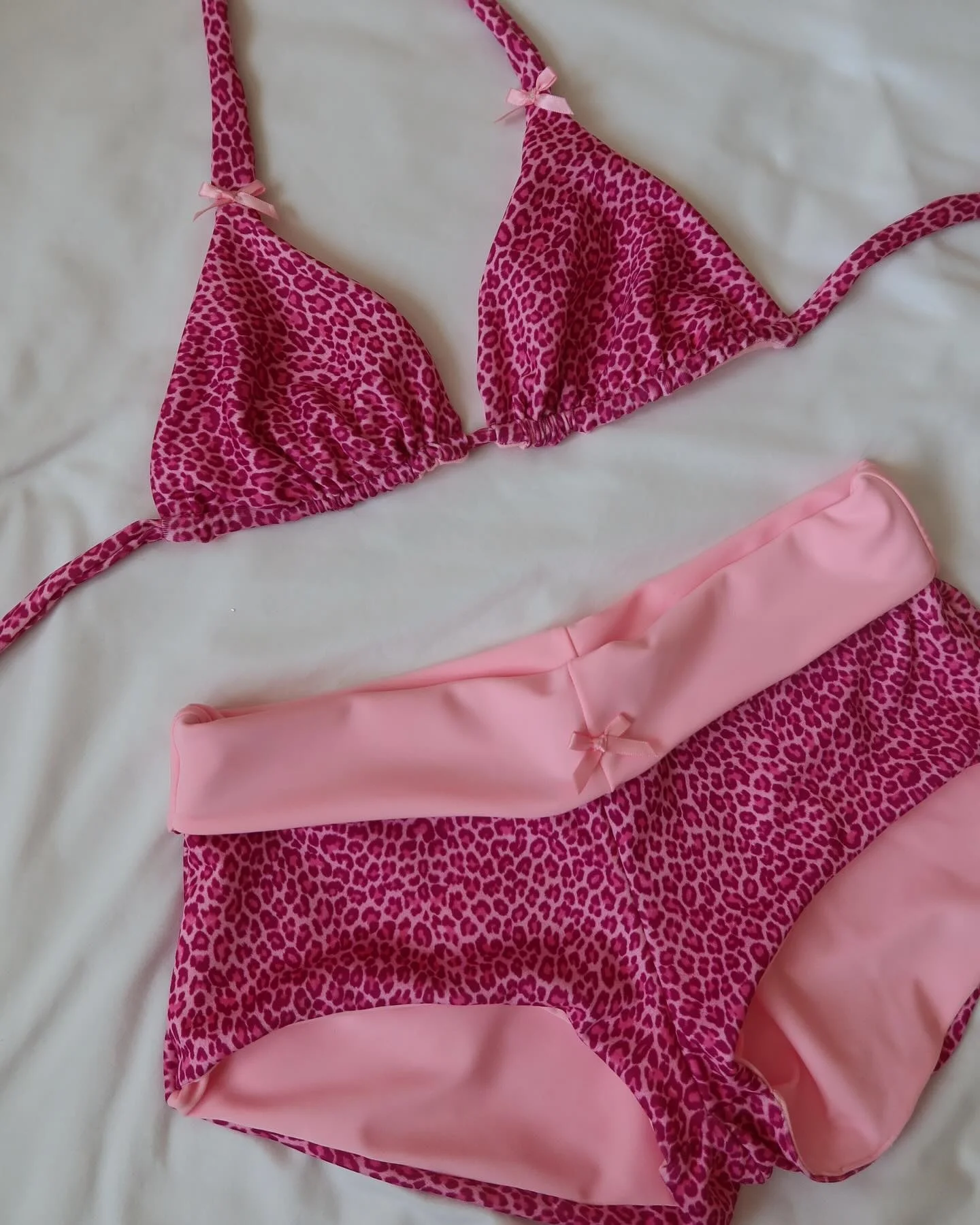Conjunto de Bikini triangular con cuello Halter para mujer, trajes de baño estéticos Vintage de los años 90, pantalones cortos de verano para niño, trajes de baño y2k Coquette