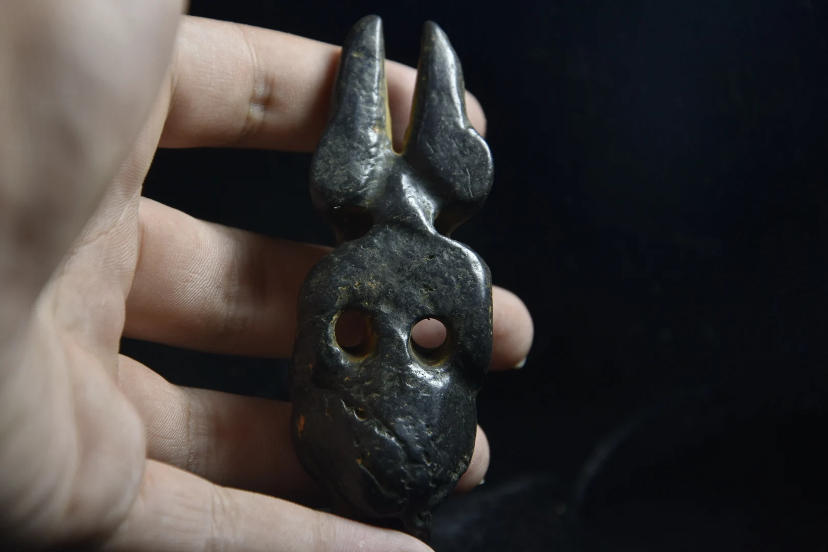 Chinese Red Mountain Culture Meteorite Iron Retro Jade Sun Man Ornament Talisman Pendant