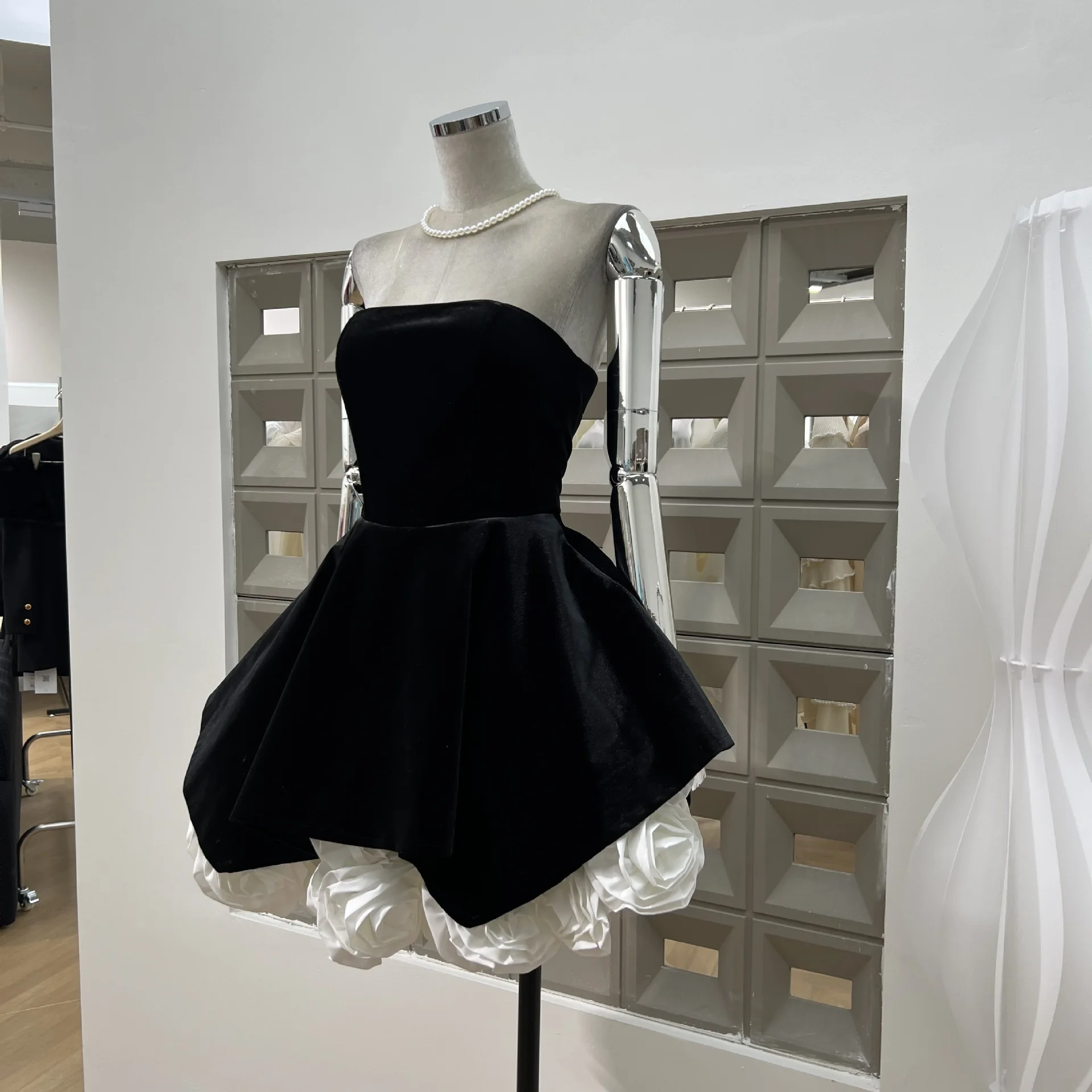 

Real Picture 3D Flower Mini Black Velvet Tight Pleated A-line Mini Women's Ball Gown Backless Designer Slim Birthday Party Dress