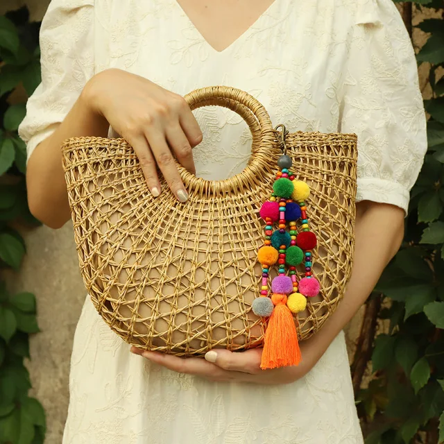 Llavero boho colorido con borlas y pompón hecho a mano