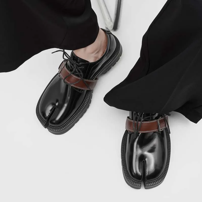 New Split Toe Men Shoes  Style Thick Sole Personalized Commuting Horseshoe Shoes with Belt Buckle Decoration Casual Derby Shoes