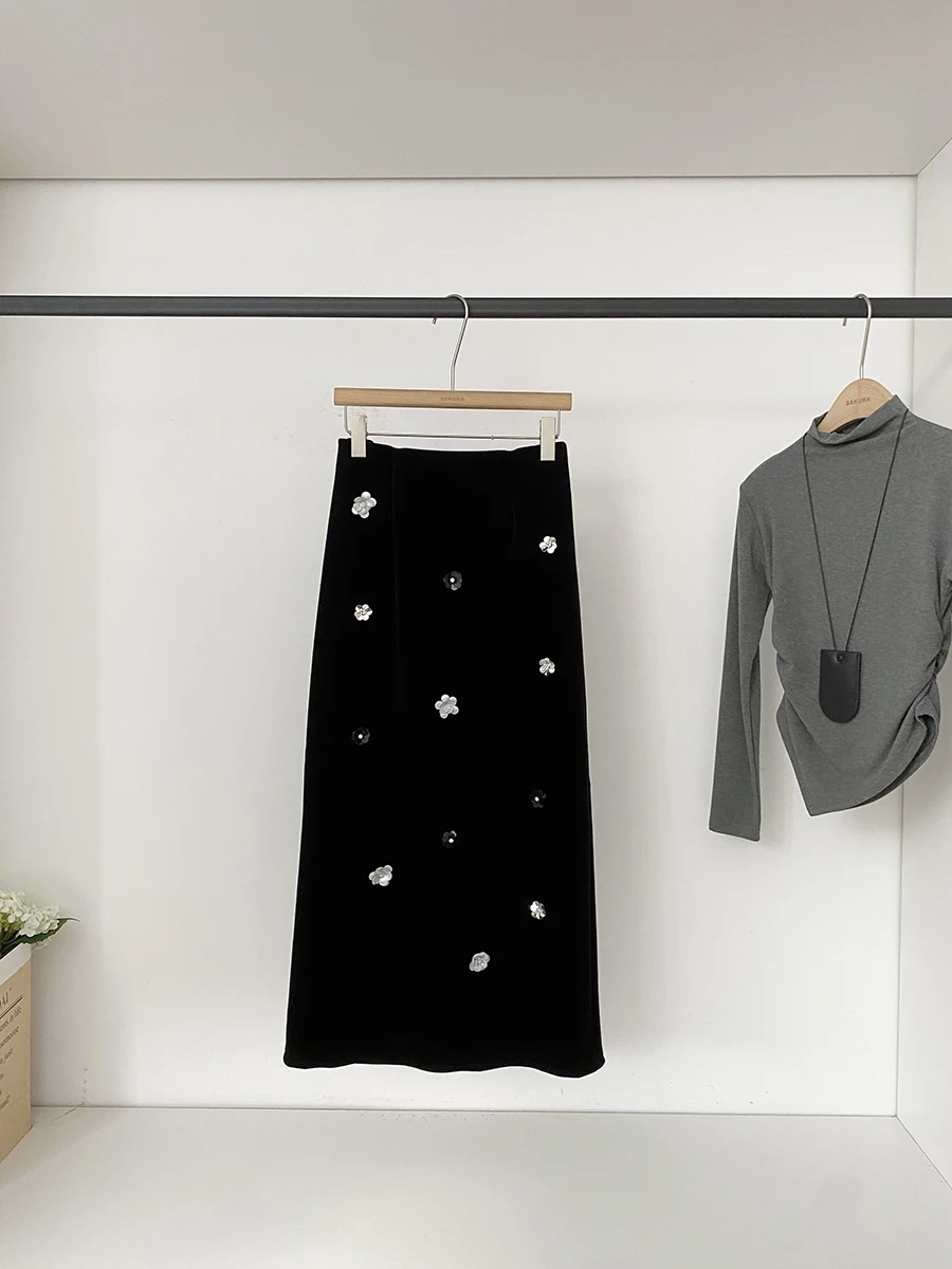Spring 2026 New Vintage Design Heavy Work 3D Flower Slim Fit Midi Skirt Fashionable Commute High Waist Polyester Fiber