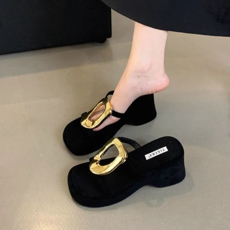 Schwarze 7cm Hochhackige Pantoletten für Damen im Sommer, Metallschnallen-Keilabsatz Sandalen mit Dicker Sohle für Outdoor-Aktivitäten