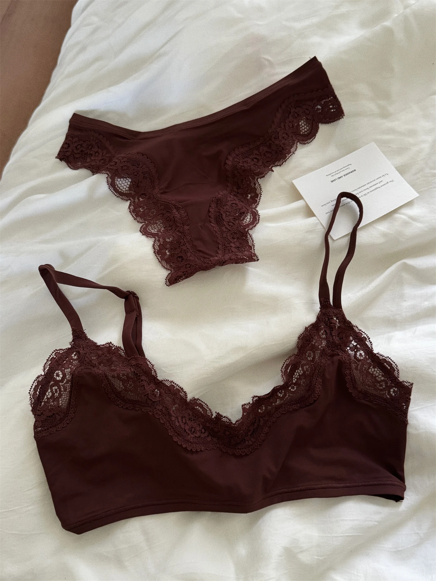 Backless elastic sexy lace embroidered flower lingerie women wirefree confortable underwear fresh and delicate uplifting bra set