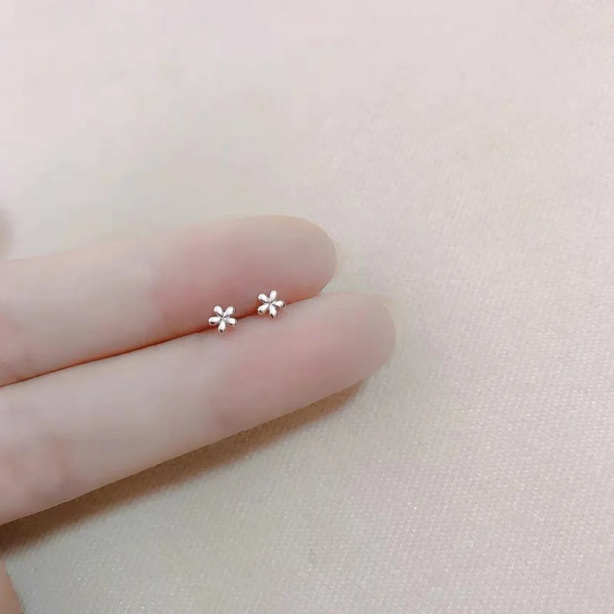 IFYOUOO Mini Heart Earrings Minimalist Cute Star Stud Earring for Women Hypoallergenic Daily Wear Girls Fashion Jewelry Gifts