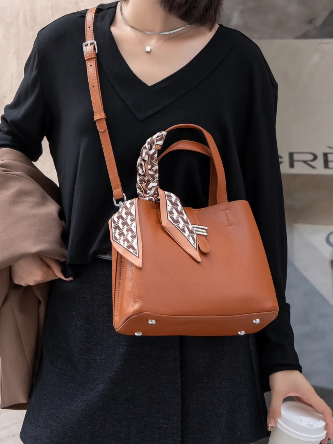 Head Layer Cowhide Large Capacity Women's Bag 2026 New Simple High-quality Casual Leather Shoulder Bag Commuter Women's Bag