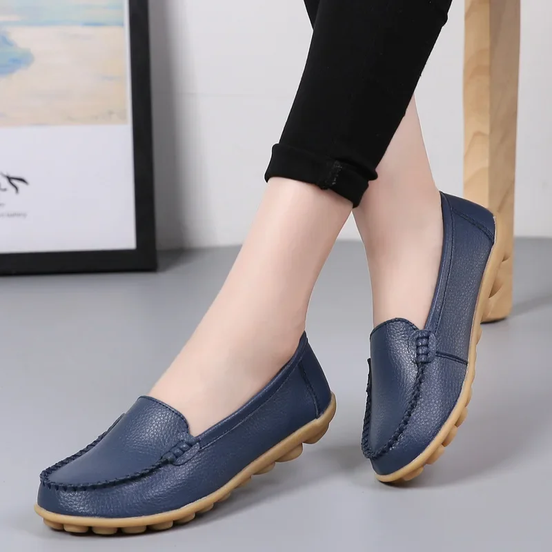 2024 New Women Round Toe Shallow Flat Shoes Leather Breathable Moccasins Women Boat Shoes Slip on Ladies Casual Shoes Size 34-44