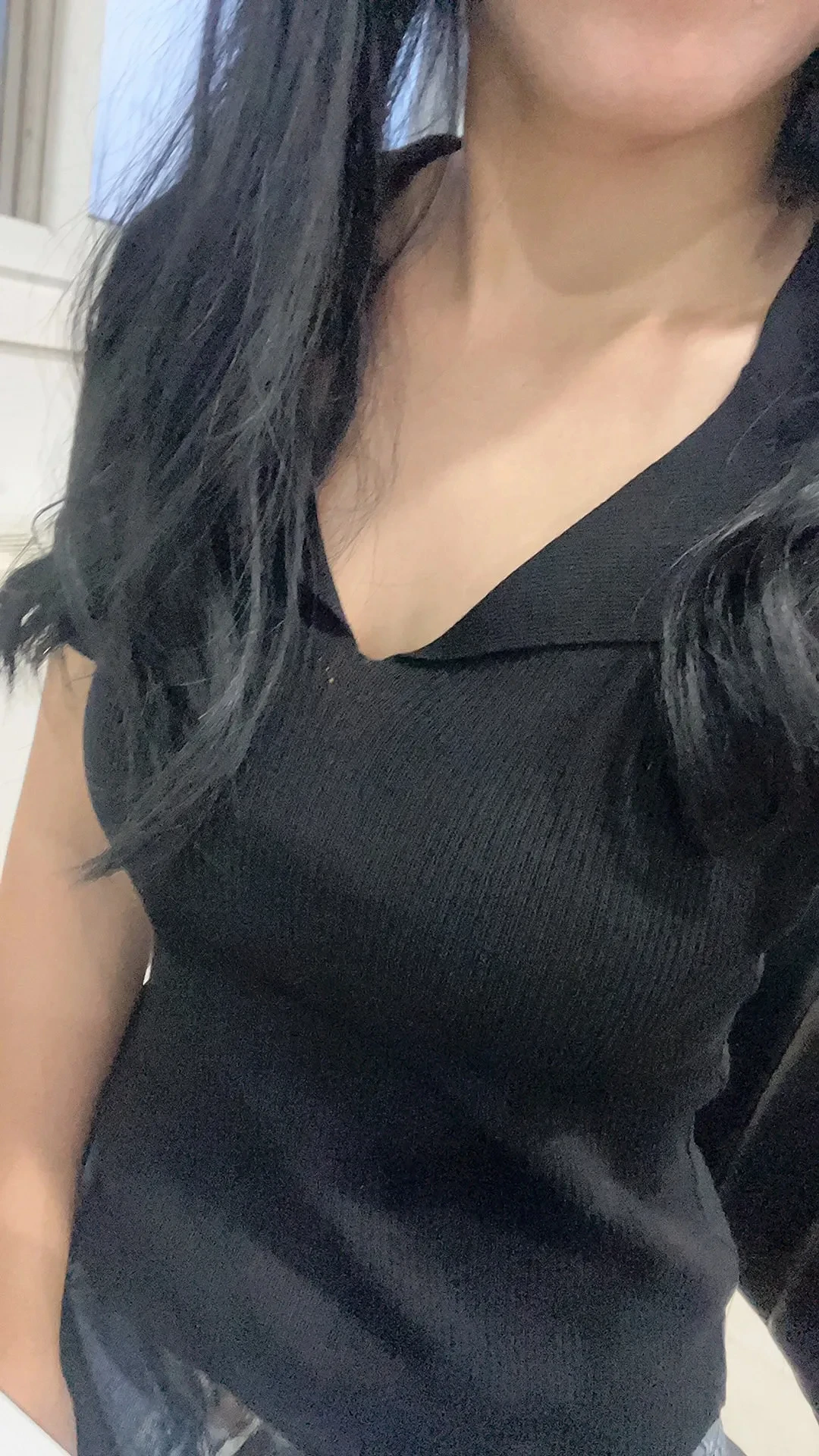 Camiseta ajustada de manga corta con hombros descubiertos para mujer, estilo francés con cuello en V, estilo viejo dinero, novedad de verano, polo de punto de seda helada con solapa