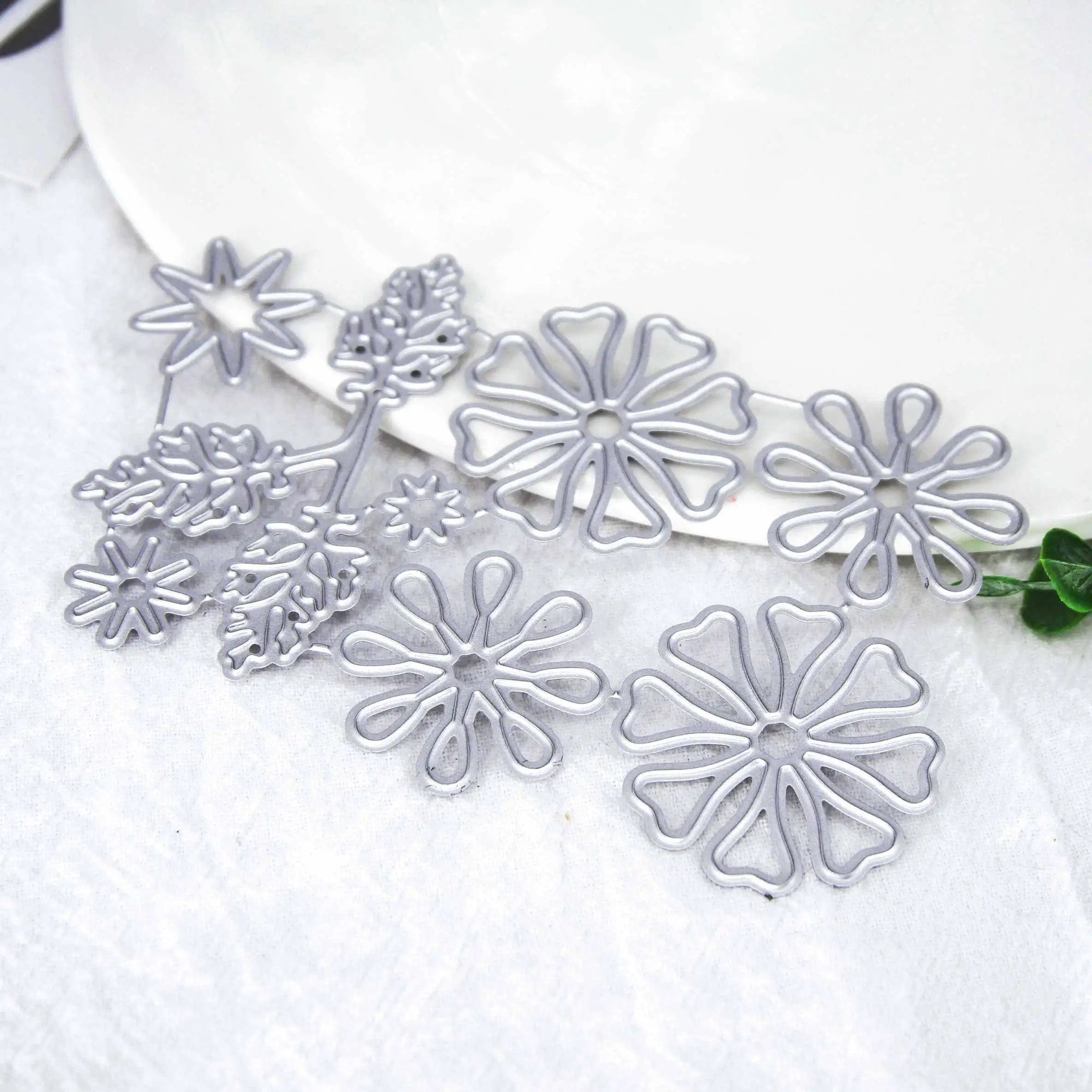 Flower Leaf Metal Cutting Dies Stencil DIY Scrapbooking Album Paper Card Template Mold Embossing Craft Decoration Template Dies