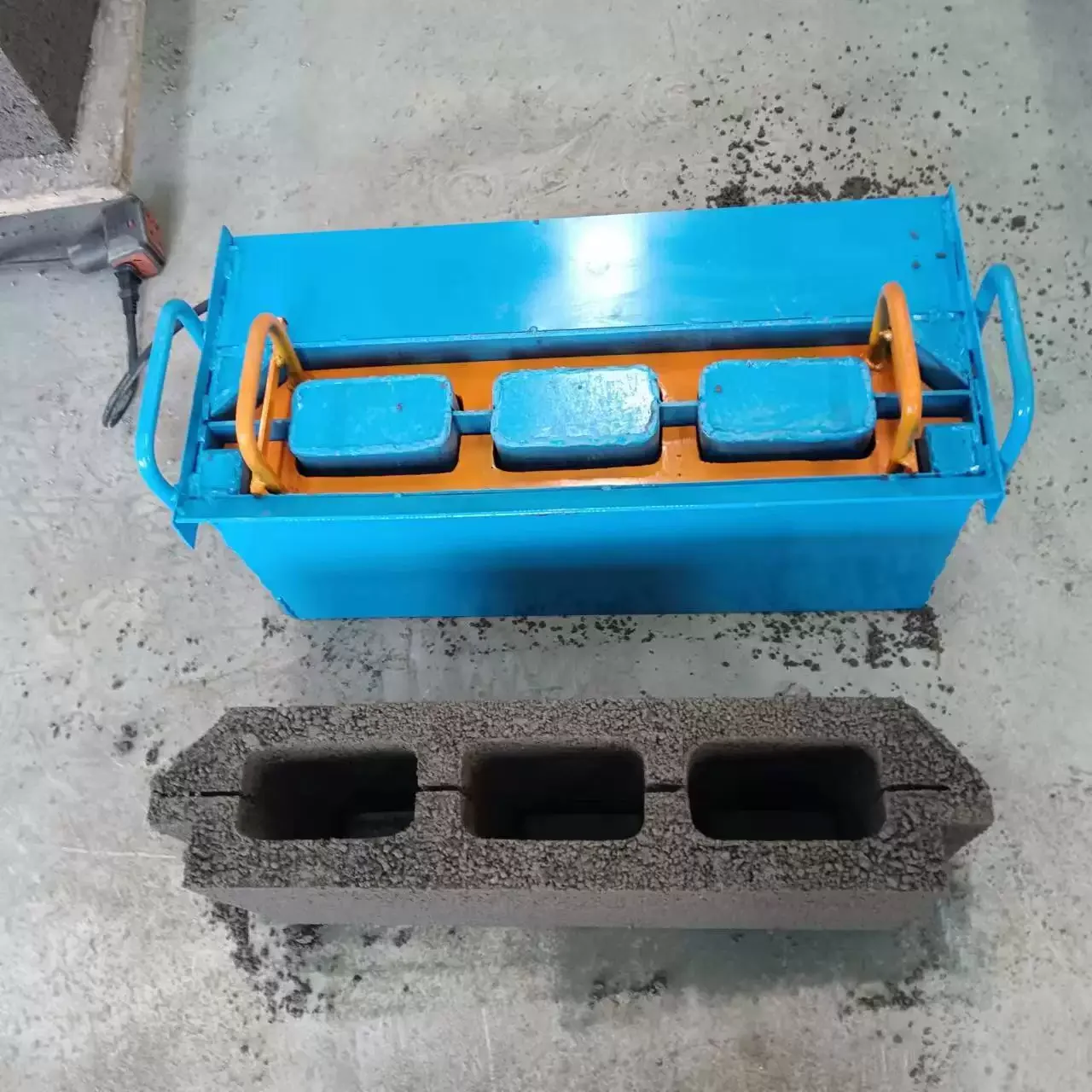 For Cement and Concrete Blocks, Extrusion Brick Machines, Mobile Cement Brick Machines, Small Household Portable Concrete Block