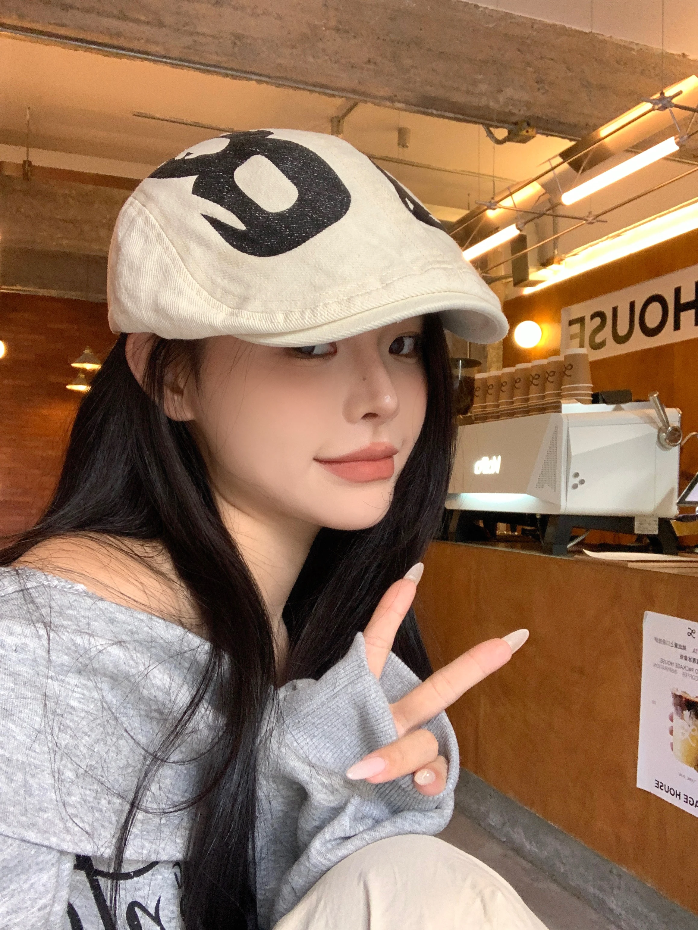 Retro forward hat female spring and summer Korean version alphabet duck tongue painter hat male reverse beret