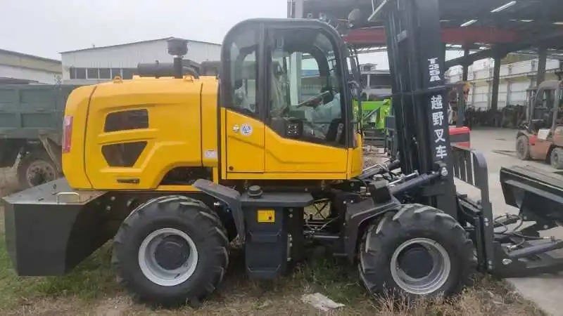 All Terrain Forklift For Russia With 4x4 Drive And Hydraulic Steering For Heavy Load Transport On Bumpy Construction Sites