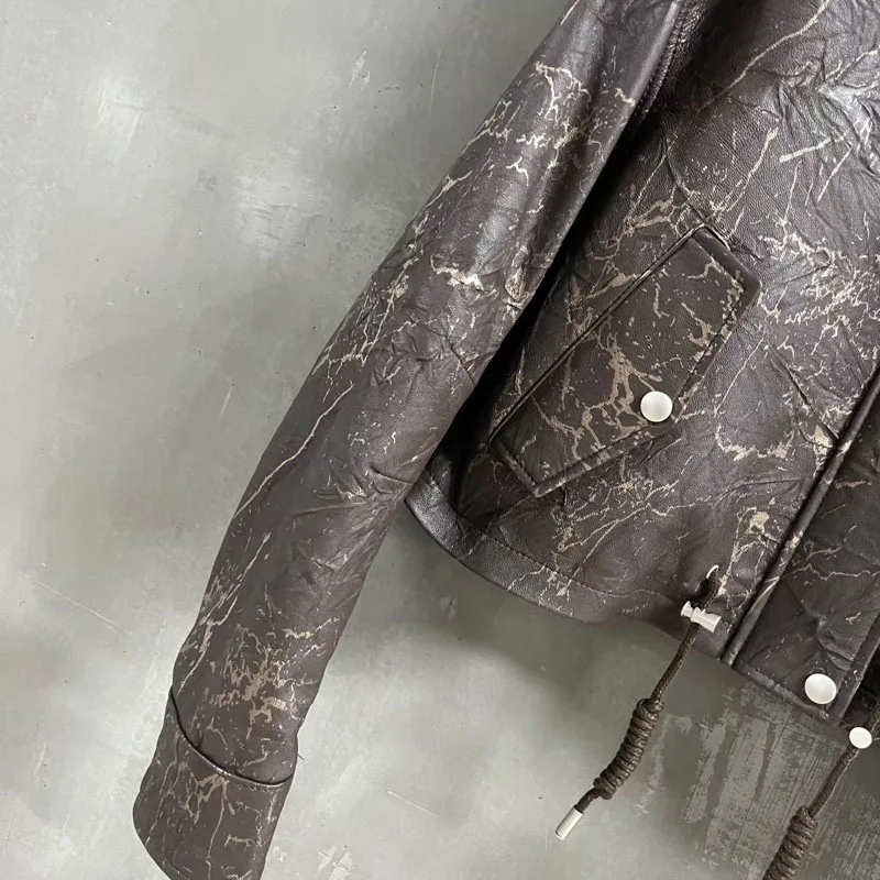 Damenmantel Frühjahr 2025, neue Mode, natürliches echtes Schaffell, kurze Länge, importierte Haut, Faltenprozess, Kragenkrawatte