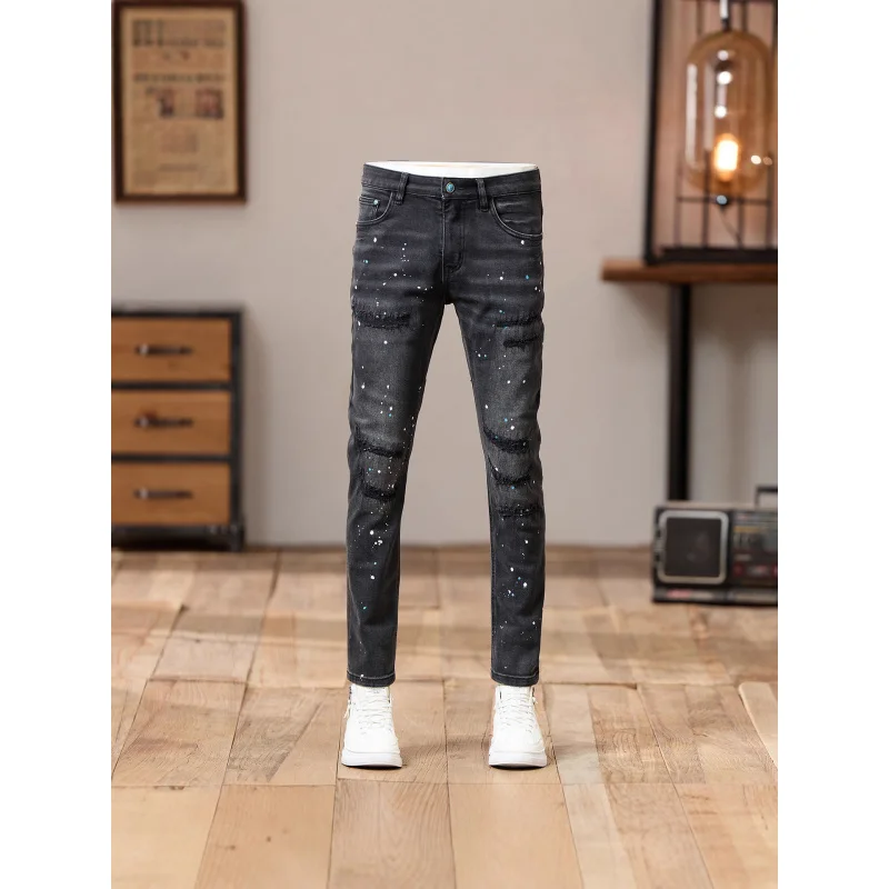 Jeans da uomo con toppe strappate nere grigie con street style, stampa a pois con vernice retrò americana cool e trendy, pantaloni slim fit a gamba piccola