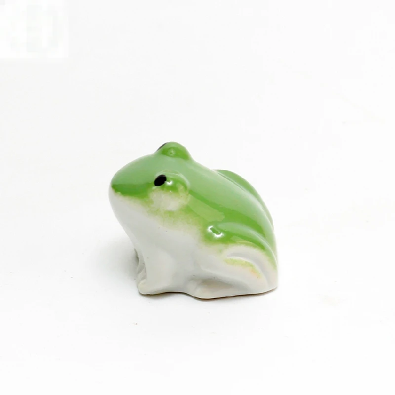 Creative blue and white underglaze color green glaze ceramic frog ornament water surface floating decoration