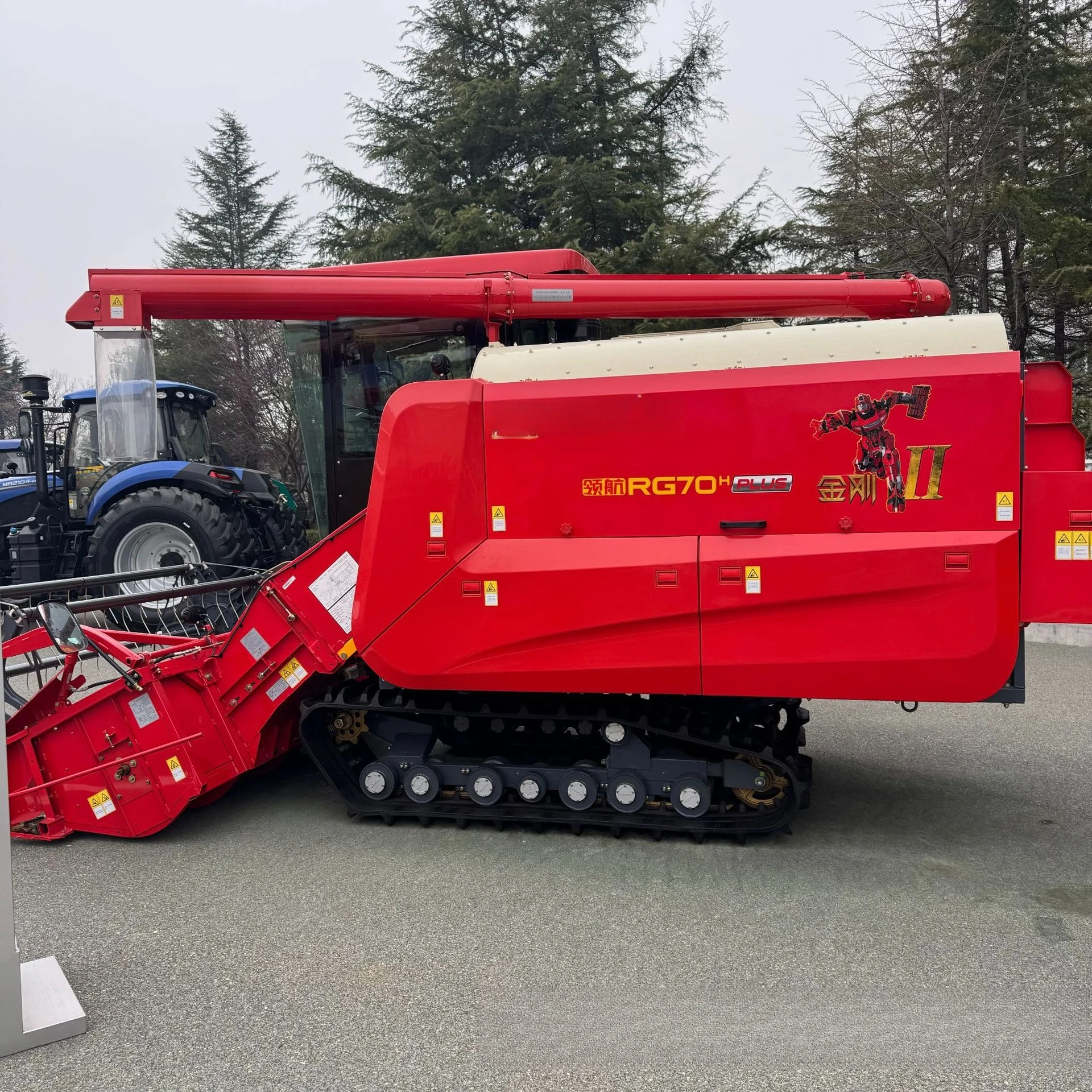Tracked 130 horsepower full feed combine harvester RG130 harvester