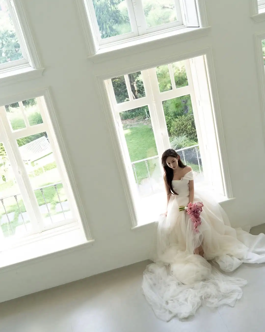 Giyu الأميرة قبالة الكتف ألف خط فستان الزفاف تول فستان زفاف كوريا التقطت الصور الزفاف وثنيات قصيرة الأكمام الطابق طول