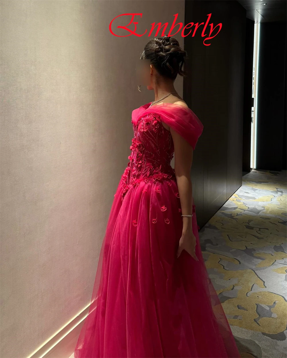 Abito da sera a trapezio personalizzato lungo fino al pavimento Squisito tulle con scollo a V al largo della spalla Abiti per occasioni speciali Partaydres alla moda