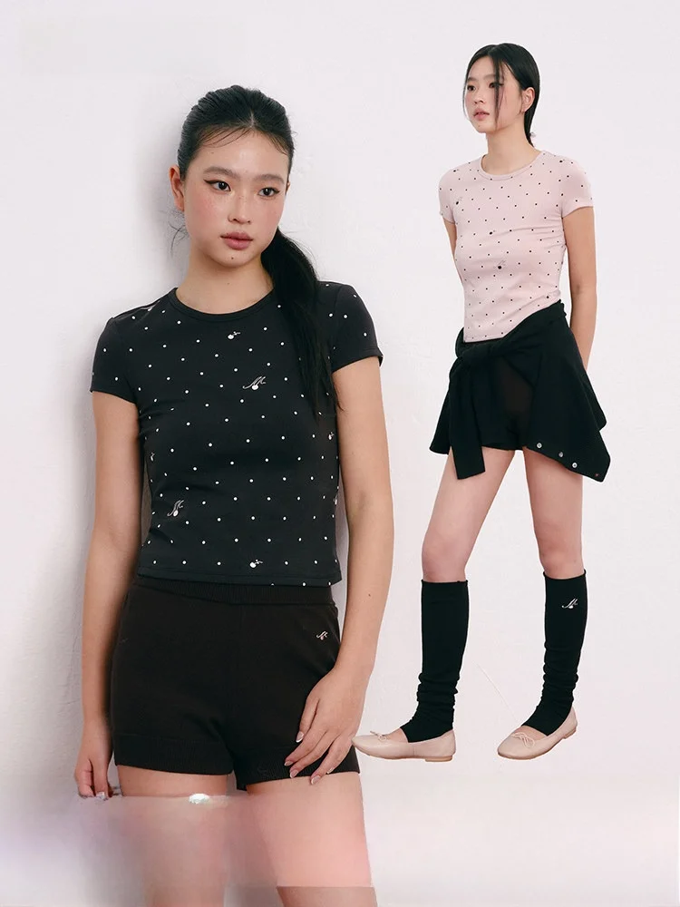 

Женская футболка Moonmoi Slim Fit с коротким рукавом, с принтом в горошек, повседневная, из смесовой ткани (лиоцелл, полиэстер, хлопок) для максимального комфорта.