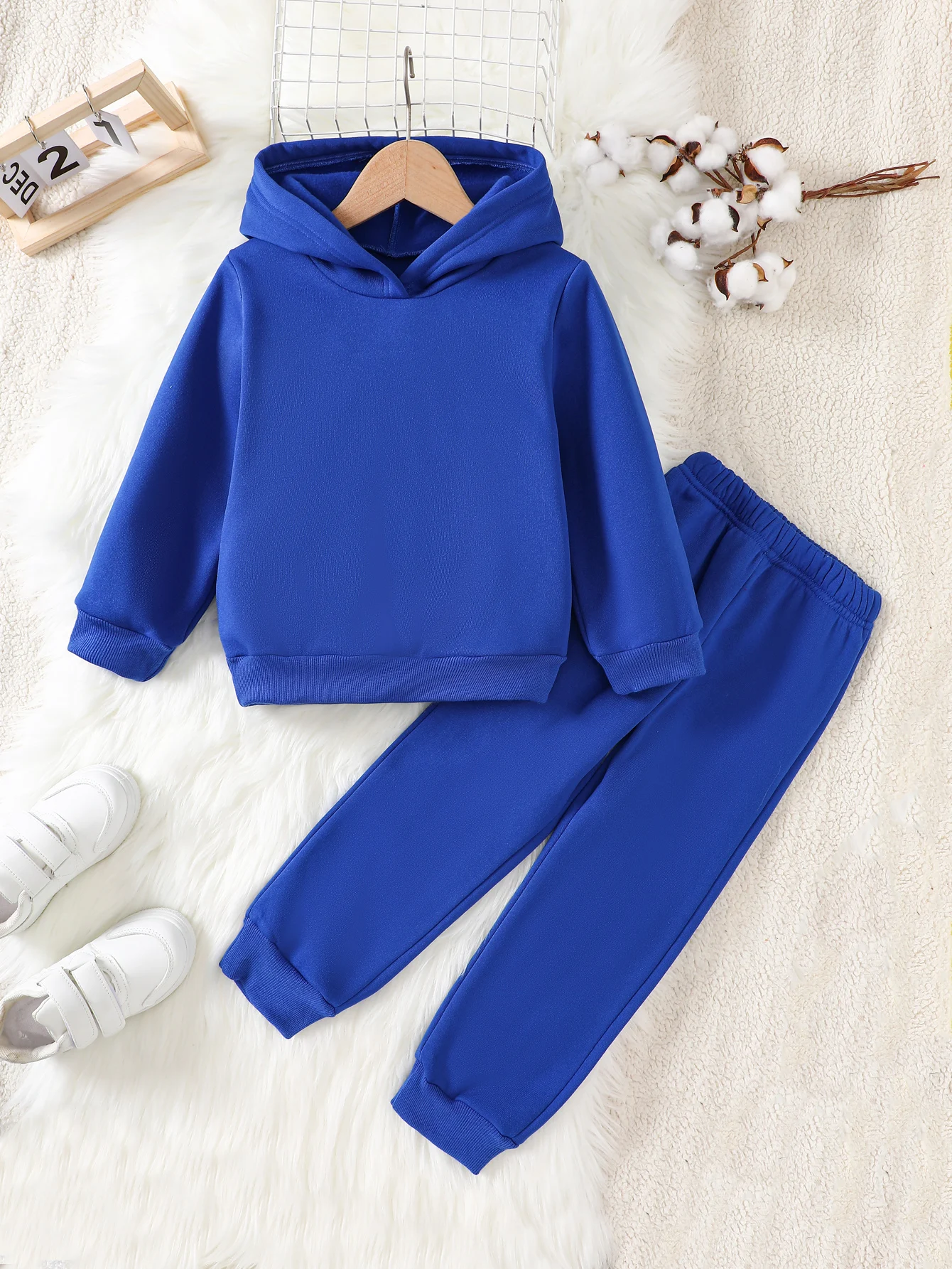 

Теплые и удобные комплекты из свитера и брюк с капюшоном для мальчиков и девочек на осенью и зимой, идеальные подарки на оба почерки.