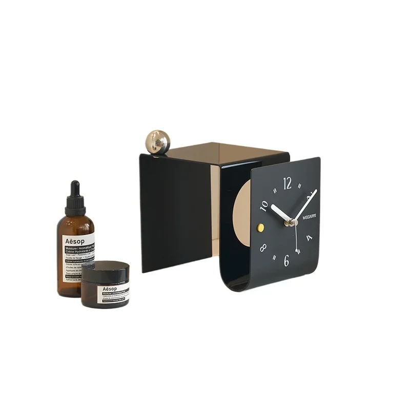

Light luxury creative desktop clock ornament, table clock in the living room