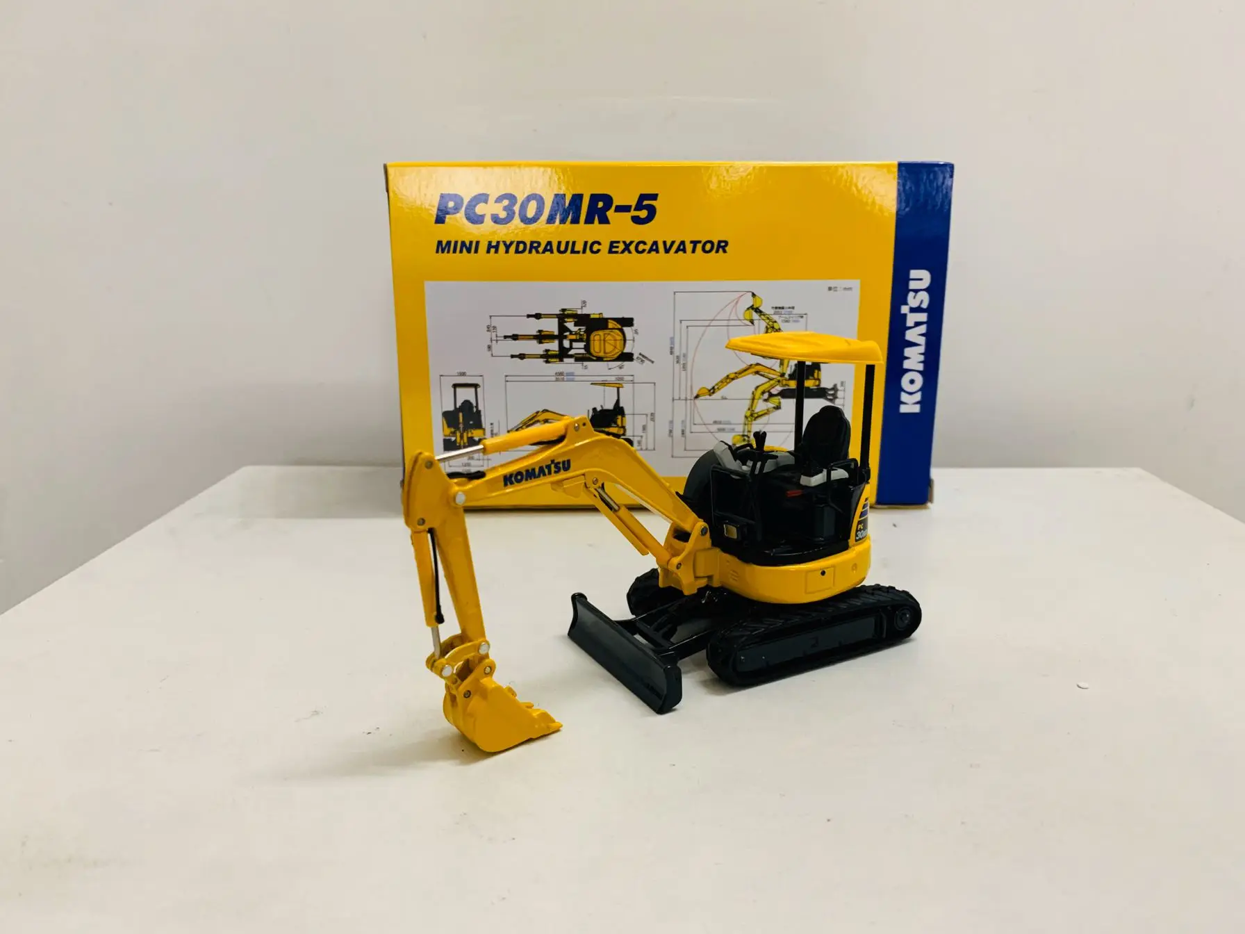 PC30MR-5 Mini Hydraulic Excavator 1/32 Scale DieCast New in Original Box