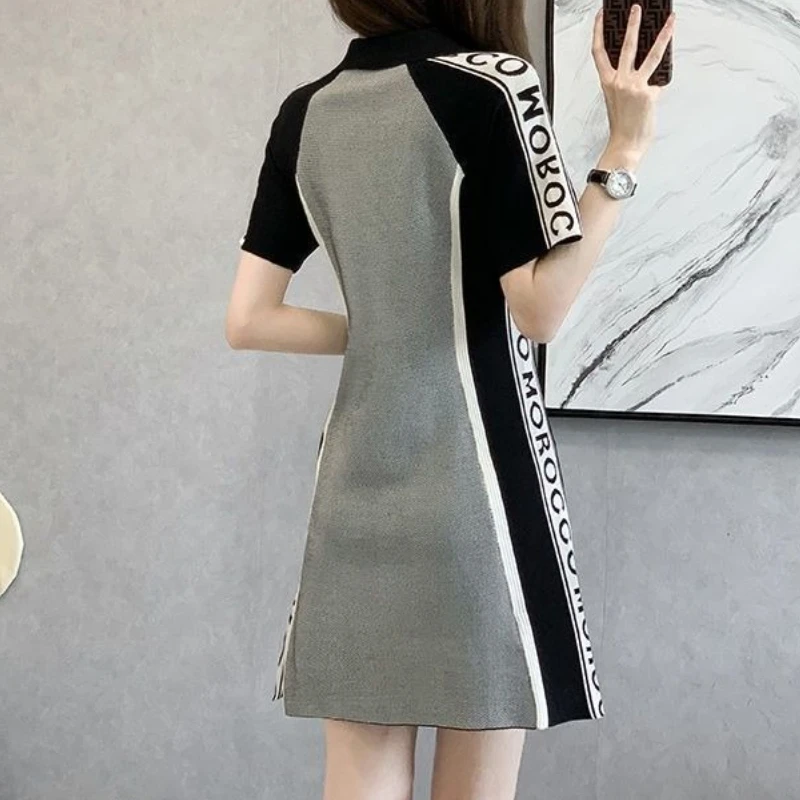 Modna Letnia Sukienka Sexy Damska Francuski Szary T-shirt z Kołnierzykiem w Talii Mini Sukienka Literacki Styl Casual Sukienka w Linii A z Napisem 2025