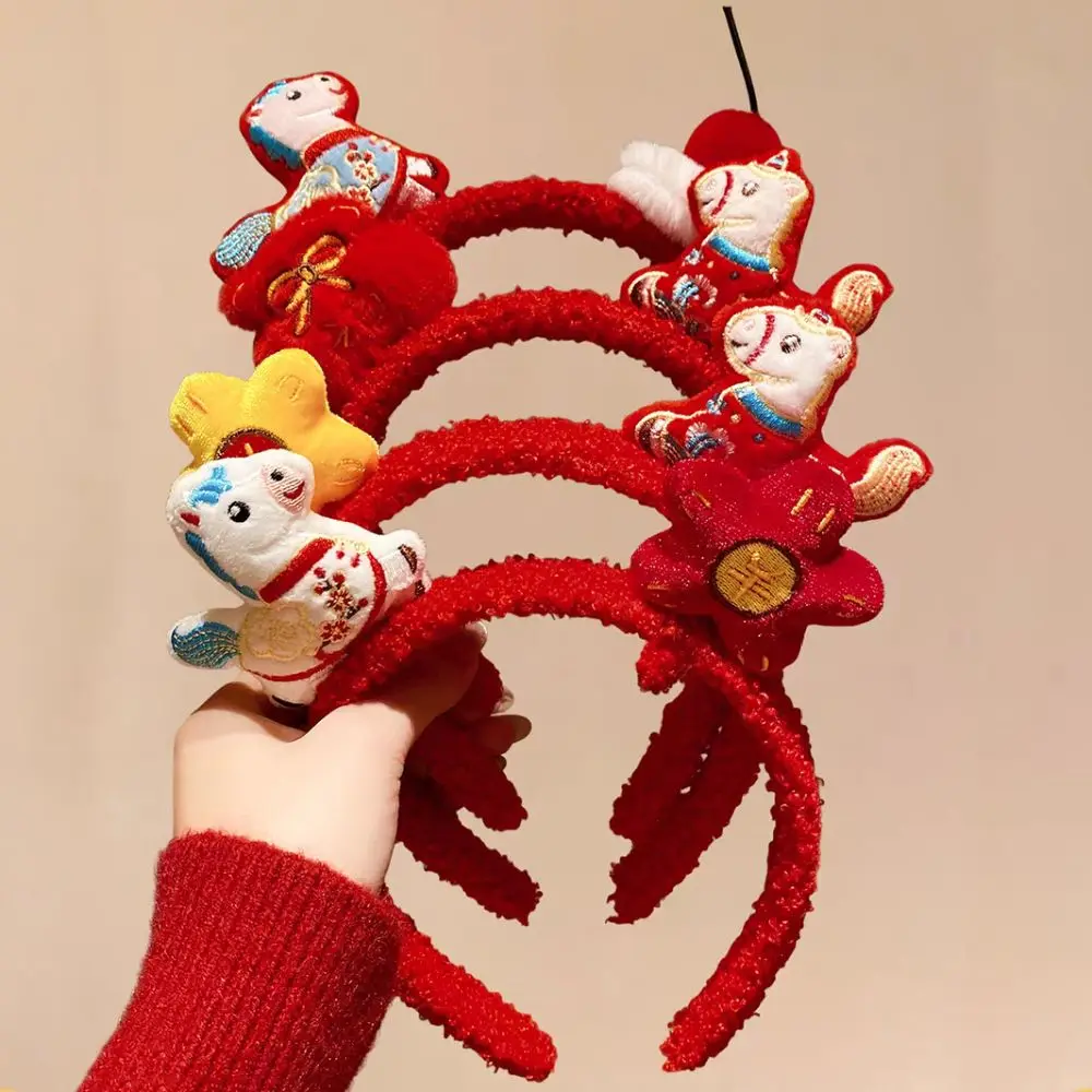 

Cute Cartoon Horse Hair Hoop Mascot Red 2026 New Year Headband Good Luck Pony New Year Headpiece Party Decoration
