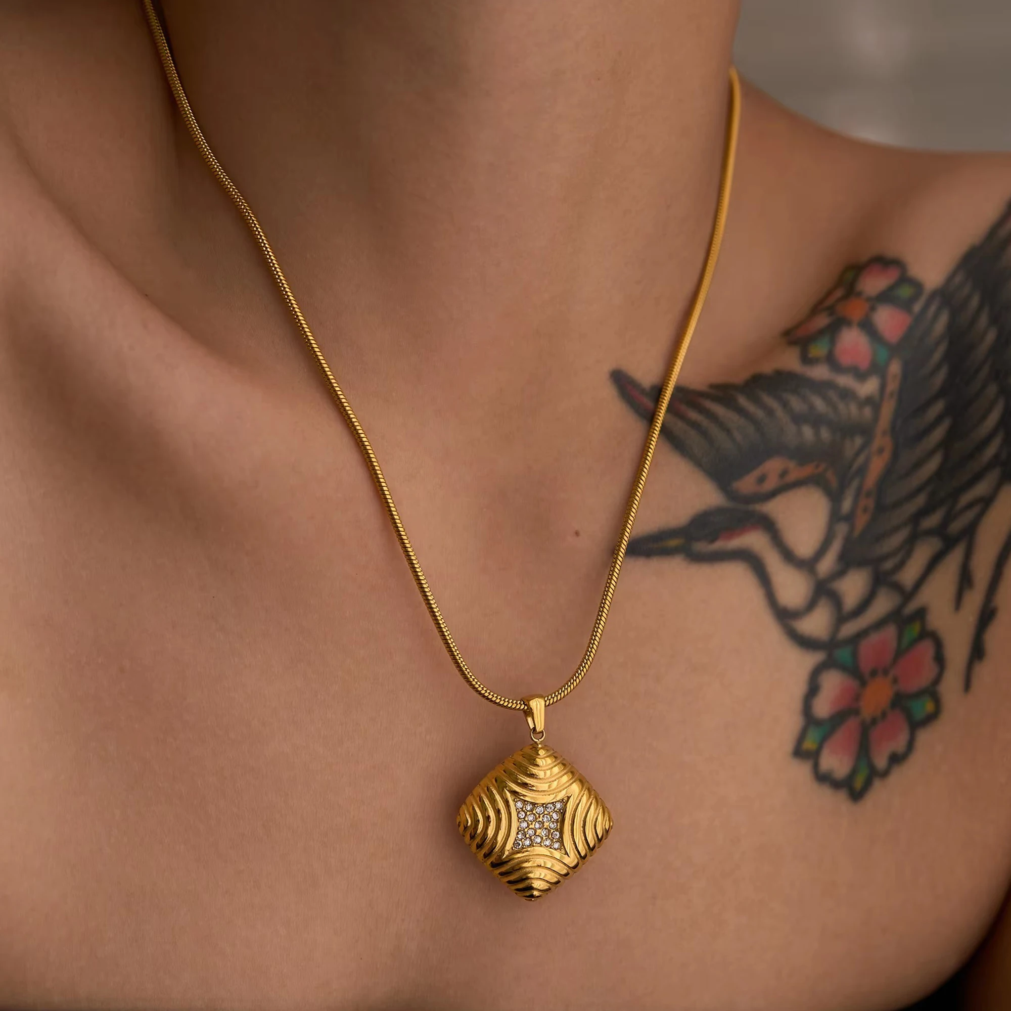 Collar con colgante cuadrado de circón helado para mujer, gargantilla de acero inoxidable sin deslustre chapado en oro de 18k, estrella de pan francés, joyería