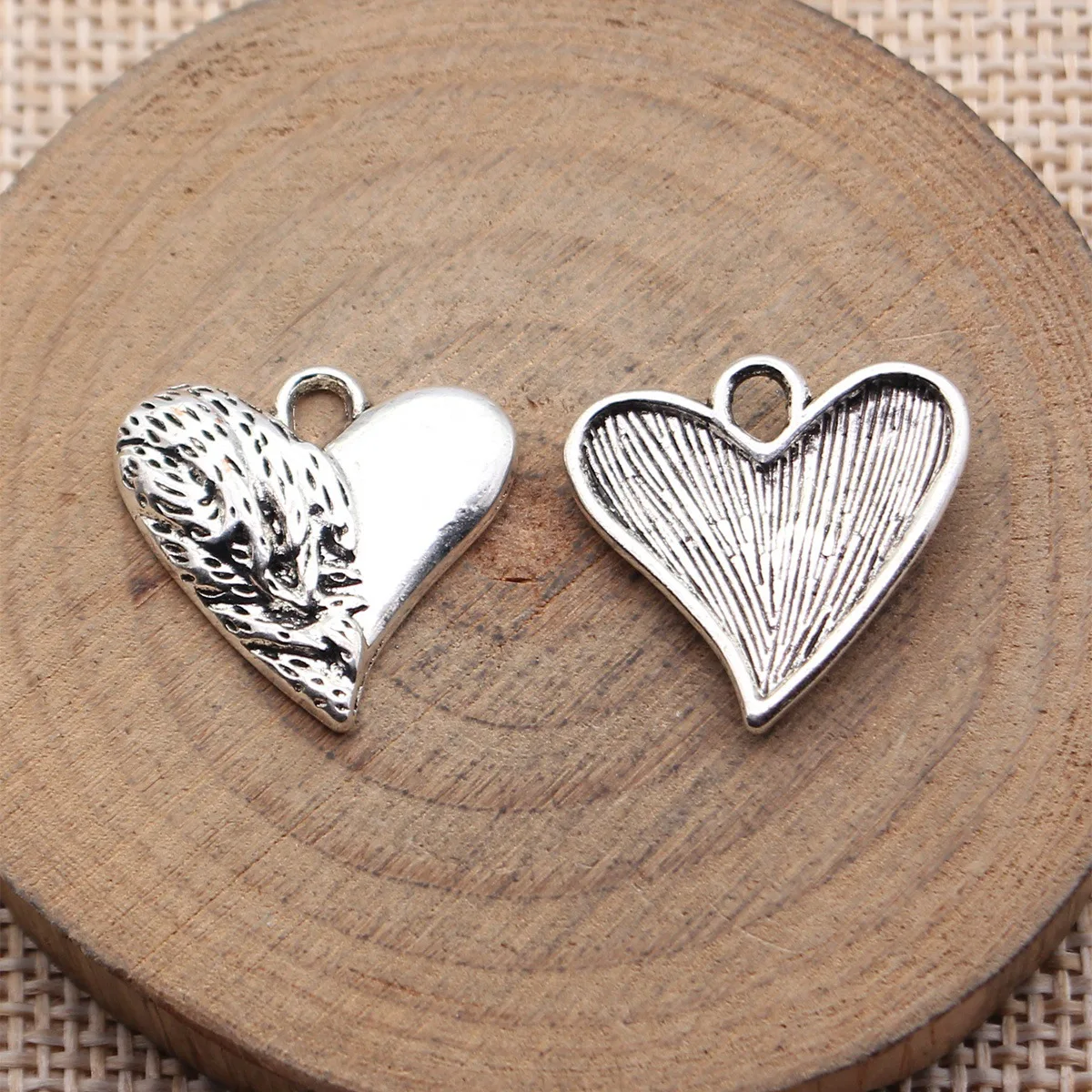 

20pcs 20x20mm(0.79x0.79inch) Antique Silver Color Heart With Angel Wing Charms Pendants DIY Jewelry Making Accessories
