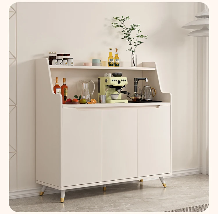 Penyimpanan kabinet, lemari samping ruang makan terintegrasi di dinding, penyimpanan multifungsi dari kayu solid, lemari rendah di lantai.