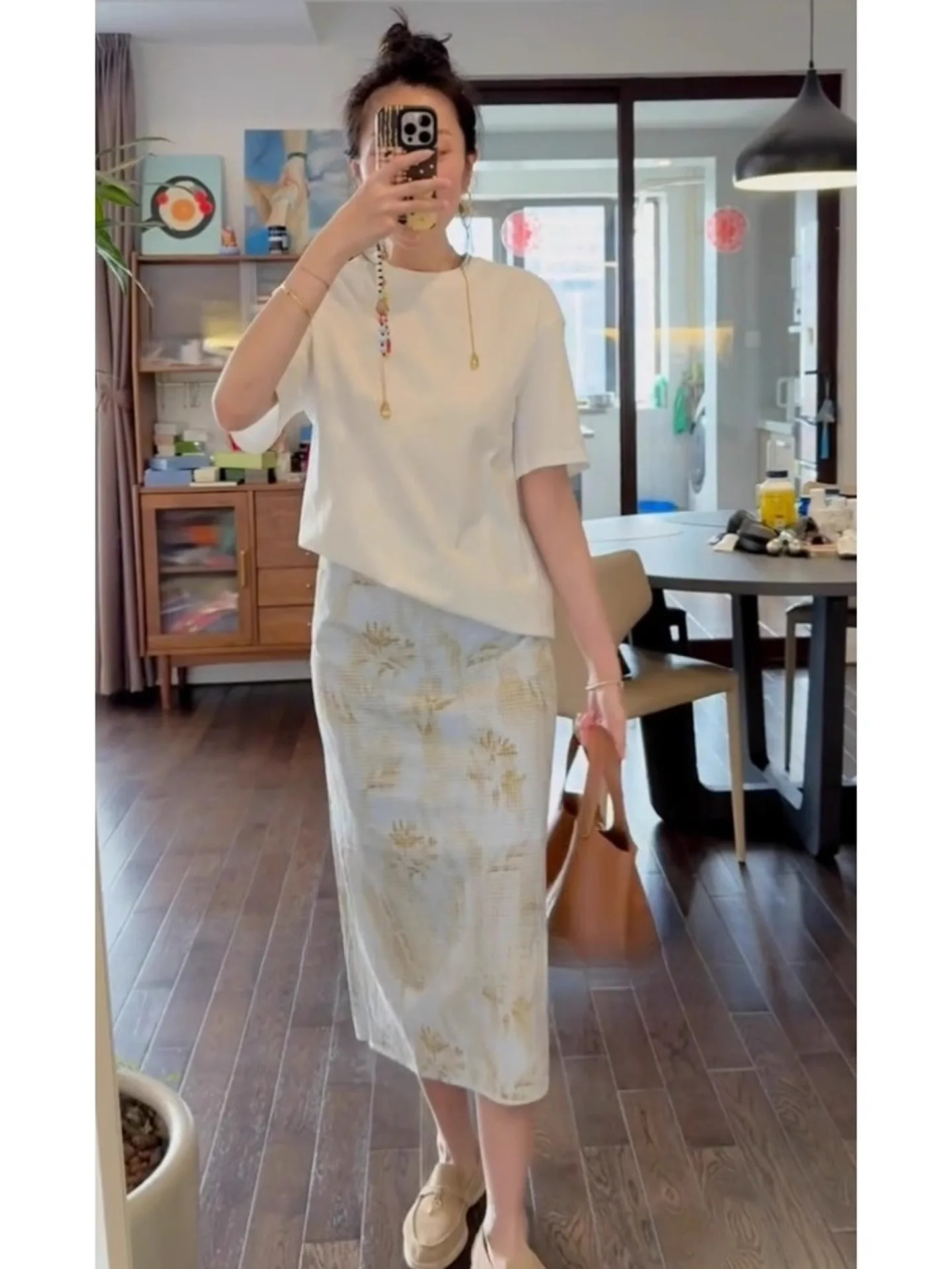 Chic White Printed T-irt And f-length Skirt Two-piece Set for Young Women Summer 2025 Faionable Korean Sle Outfit