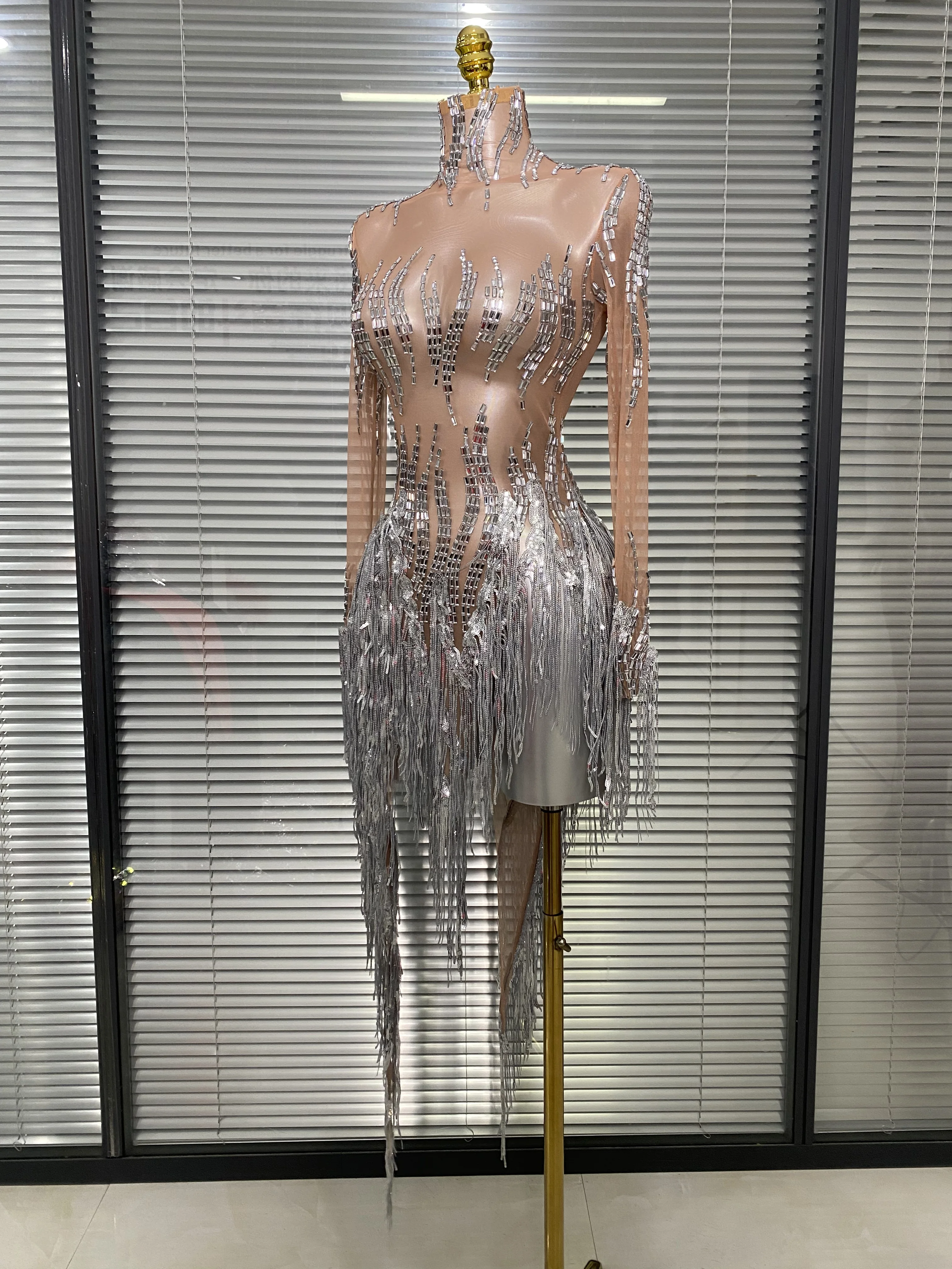 

Блестящие кисточки со стразами, женское сексуальное сетчатое платье с длинным рукавом, прозрачное платье с высоким разрезом на день рождения, вечерние костюмы для ночного клуба