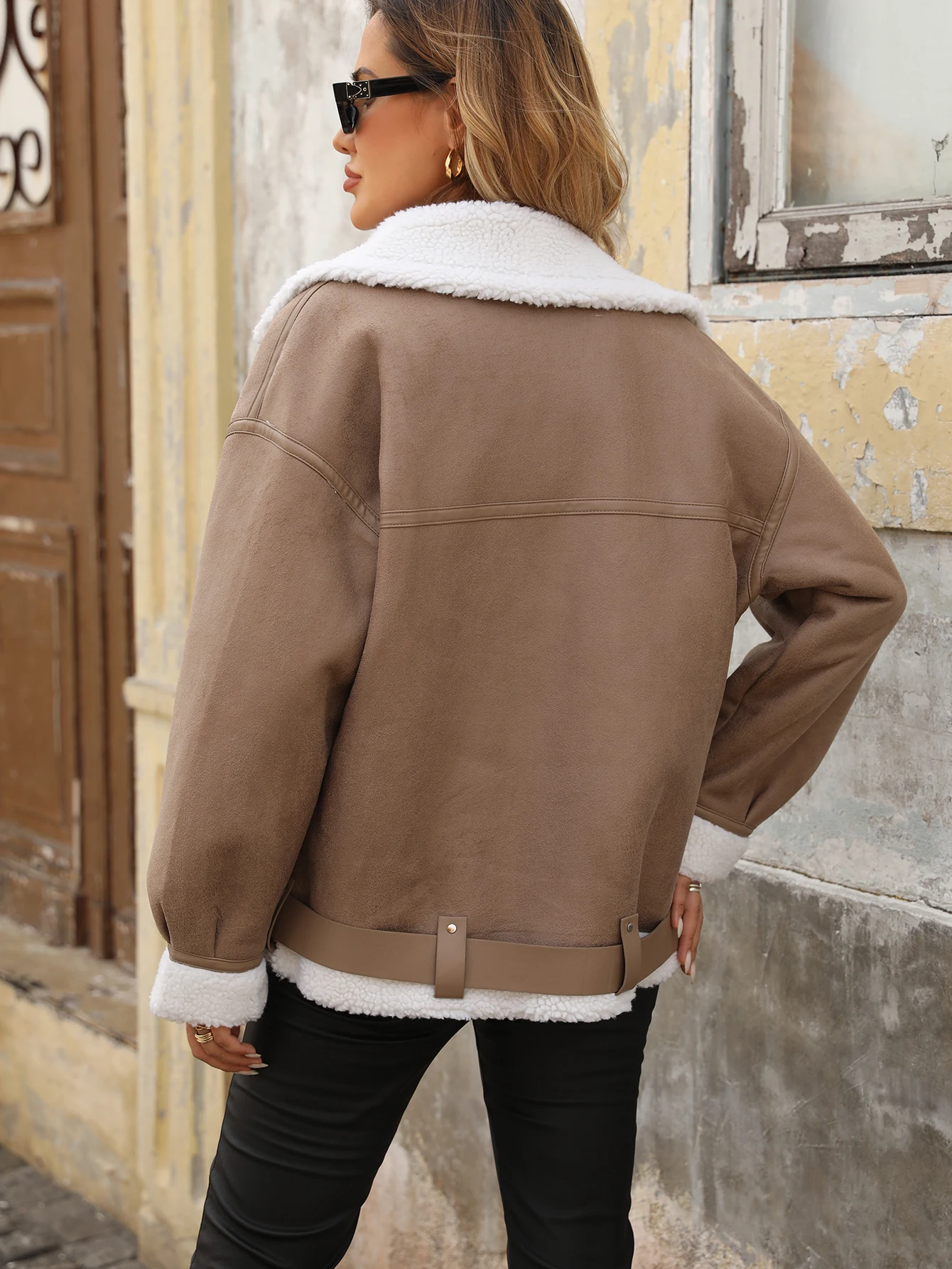 معطف شتوي نسائي من الفرو الصناعي سترة دافئة سميكة مبطنة بالفرو من الجلد الصناعي