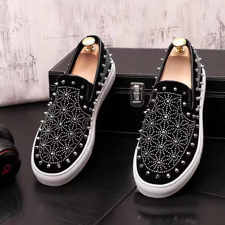 New Men Tide Leather Casual Shoes Fashion Luxury Rivet Flat Skateboard Shoes Leisure Slip-on Loafers