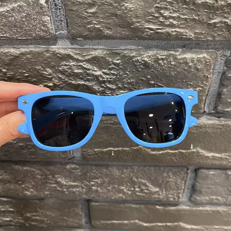 Kinderzonnebril met vierkant frame, zonwerende zonnebril, eenvoudig en veelzijdig trendy festival, pak voor volwassen dames/heren