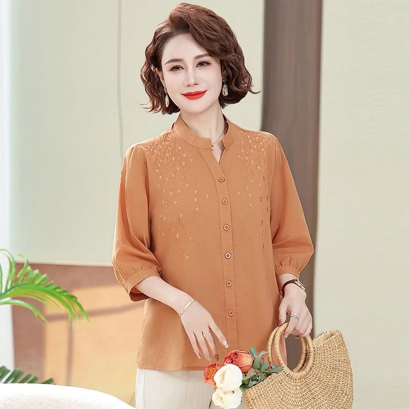 

Женская блузка из смесовой ткани с воротником-стойкой, вышивкой в виде звезд и рукавами 3/4