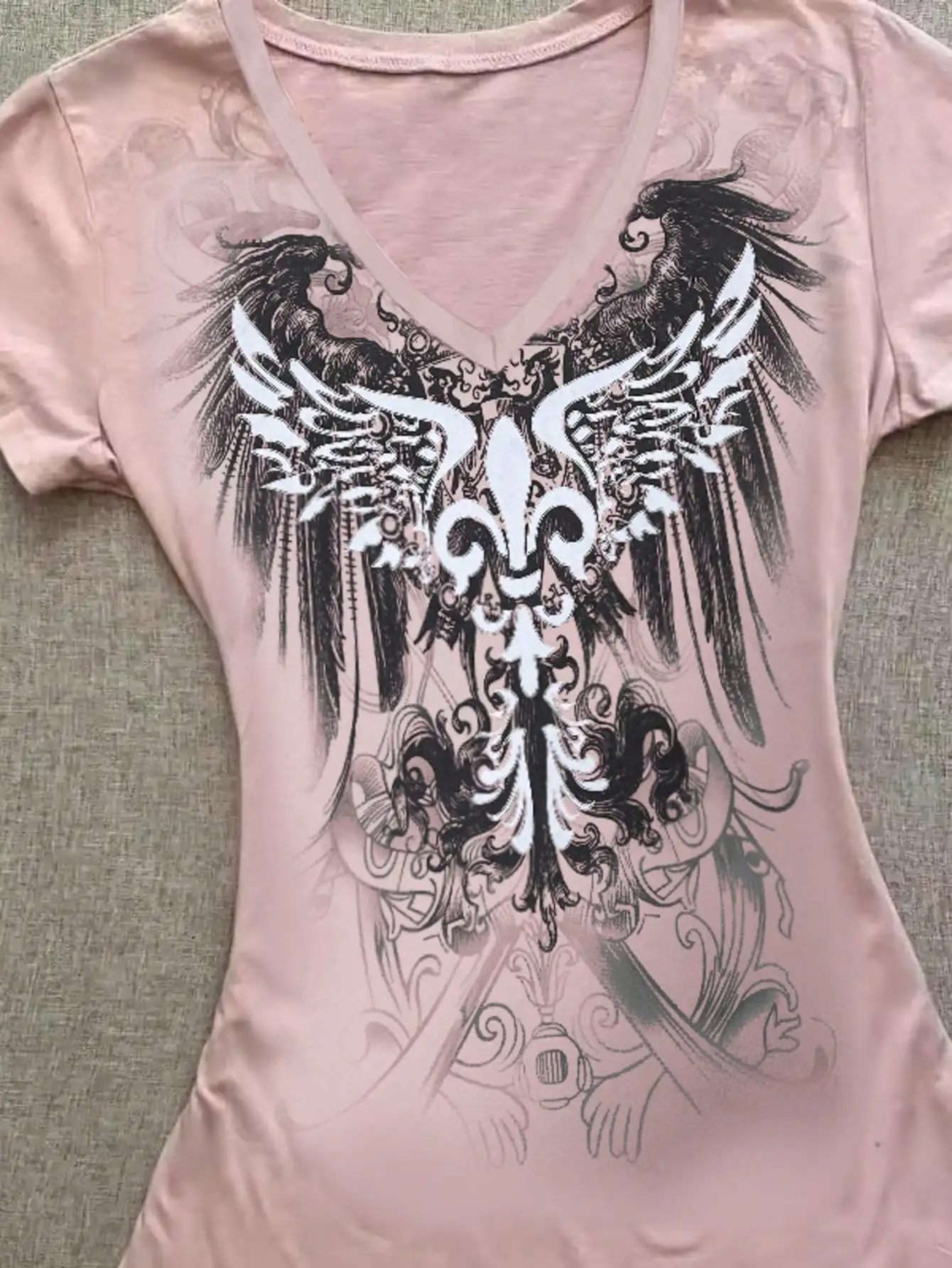 

Pink V-Neck Short Sleeve Graphic Tee with Wing & Fleur-de-Lis Print