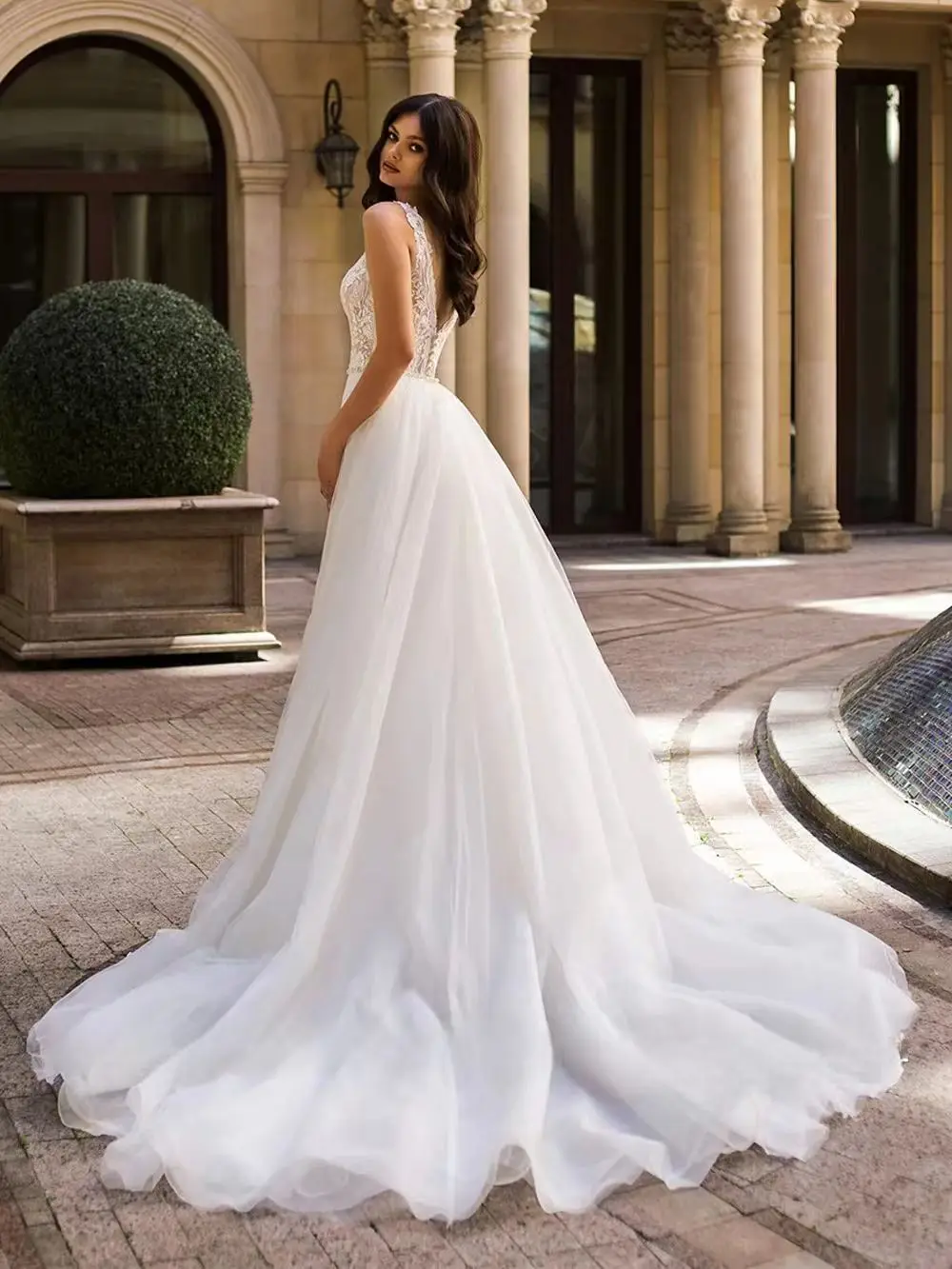 Customzied Lace Mermaid Wedding Dress Detachable  Tulle Train Customized Sexy Sleeveless V Neck Applique Bridal Gown for Bride