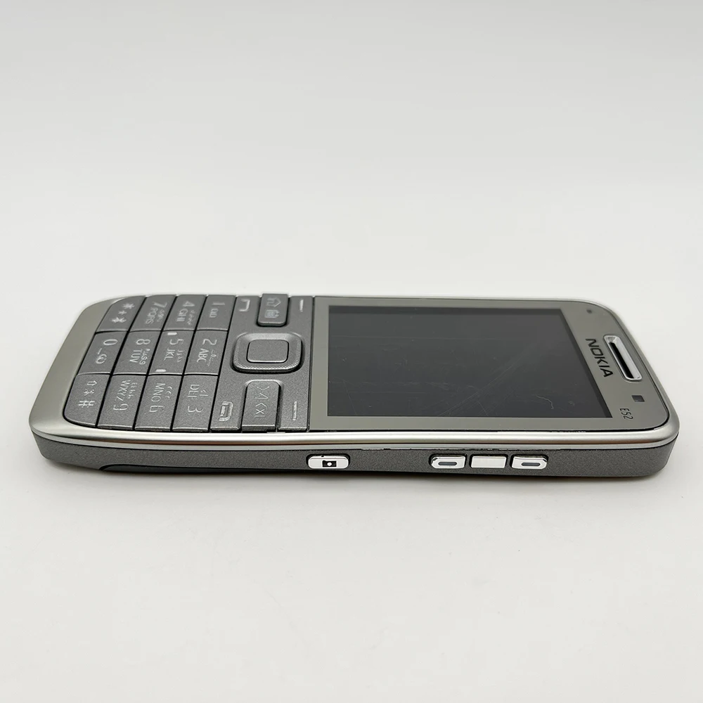 هاتف Nokia E52 الأصلي مصنوع في فنلندا يدعم اللغة الإنجليزية بحالة جيدة