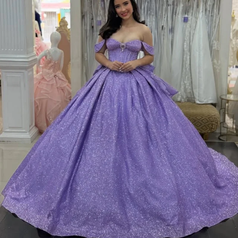 

Блестящие фиолетовые платья Quinceanera по индивидуальному заказу с открытыми плечами, блестящая наклейка с кристаллами и бантом, длинный хвост, Vestido 15, Quinceanera